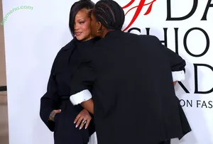 Rihanna / badgalriri nude photo #4700