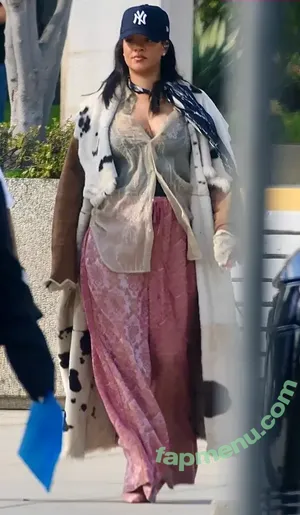 Rihanna / badgalriri nude photo #4716