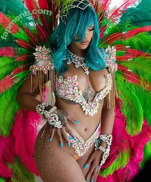 Rihanna / badgalriri nude photo #4722