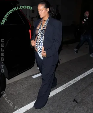 Rihanna / badgalriri nude photo #4742