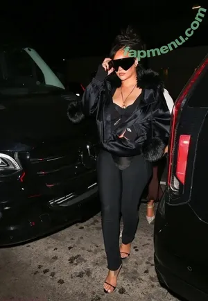 Rihanna / badgalriri nude photo #4748