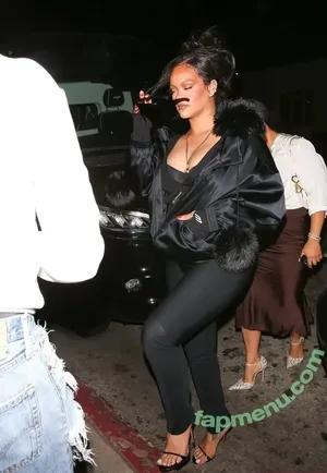 Rihanna / badgalriri nude photo #4749