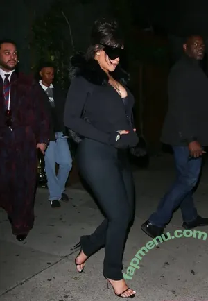 Rihanna / badgalriri nude photo #4753