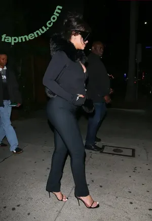 Rihanna / badgalriri nude photo #4755