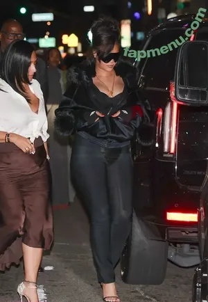 Rihanna / badgalriri nude photo #4766