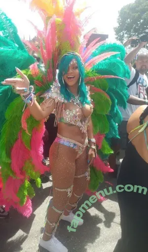 Rihanna / badgalriri nude photo #4770