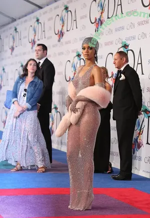 Rihanna / badgalriri nude photo #4774