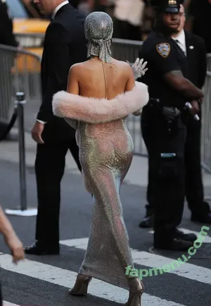 Rihanna / badgalriri nude photo #4779