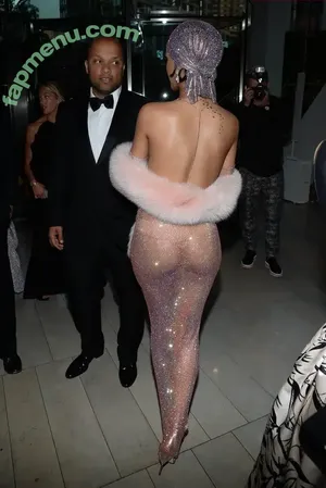 Rihanna / badgalriri nude photo #4785
