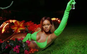 Rihanna / badgalriri nude photo #4870