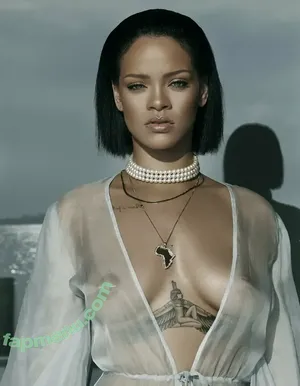 Rihanna / badgalriri nude photo #4882