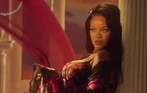 Rihanna / badgalriri nude photo #4890