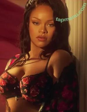 Rihanna / badgalriri nude photo #4895