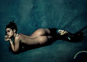 Rihanna / badgalriri nude photo #4915