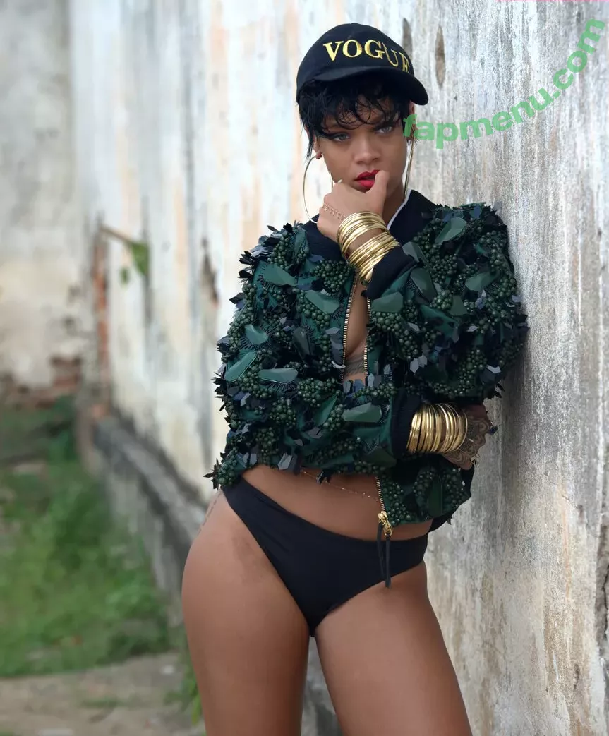 Rihanna nude photo #4000 (badgalriri)