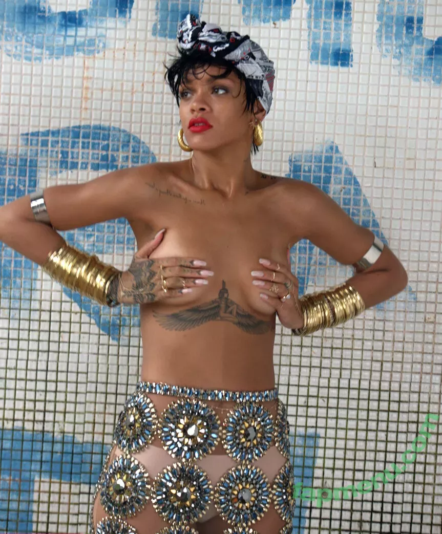 Rihanna nude photo #4002 (badgalriri)