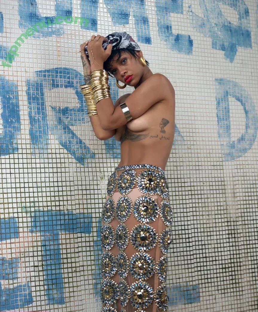 Rihanna nude photo #4015 (badgalriri)