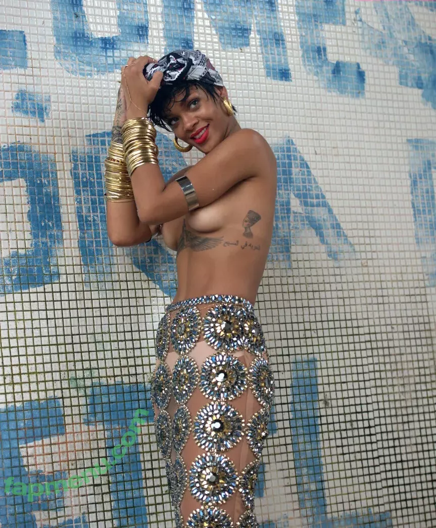 Rihanna nude photo #4017 (badgalriri)