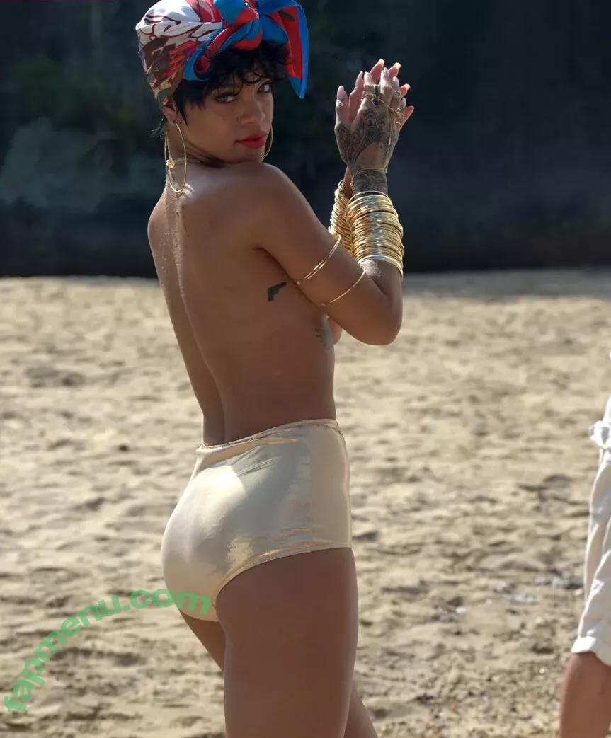 Rihanna nude photo #4025 (badgalriri)