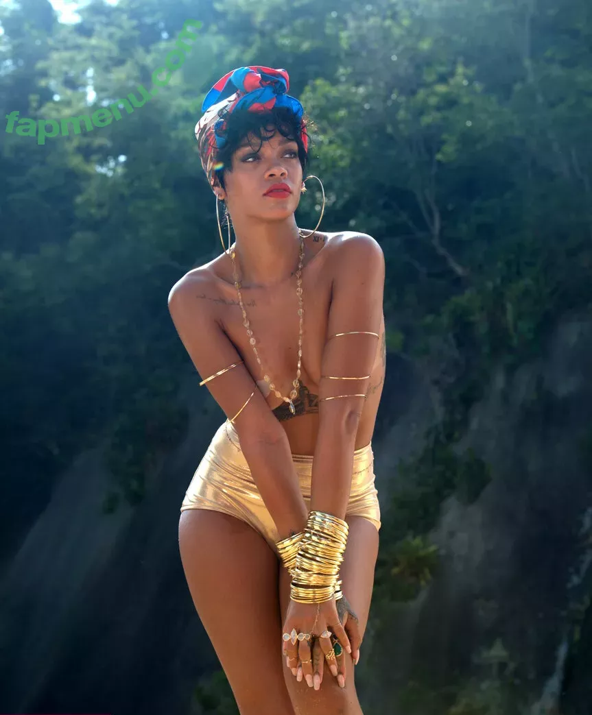 Rihanna nude photo #4027 (badgalriri)