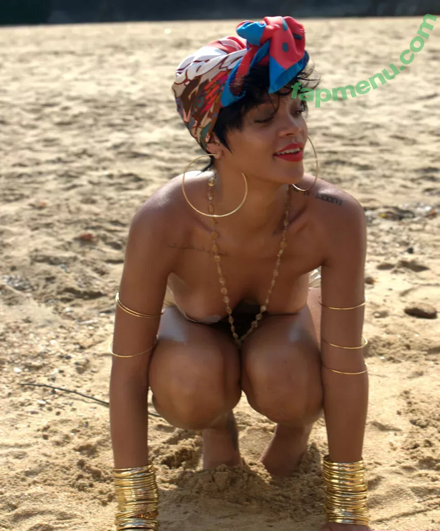 Rihanna nude photo #4031 (badgalriri)