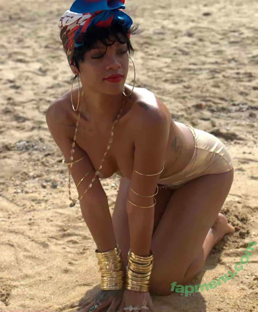 Rihanna nude photo #4032 (badgalriri)