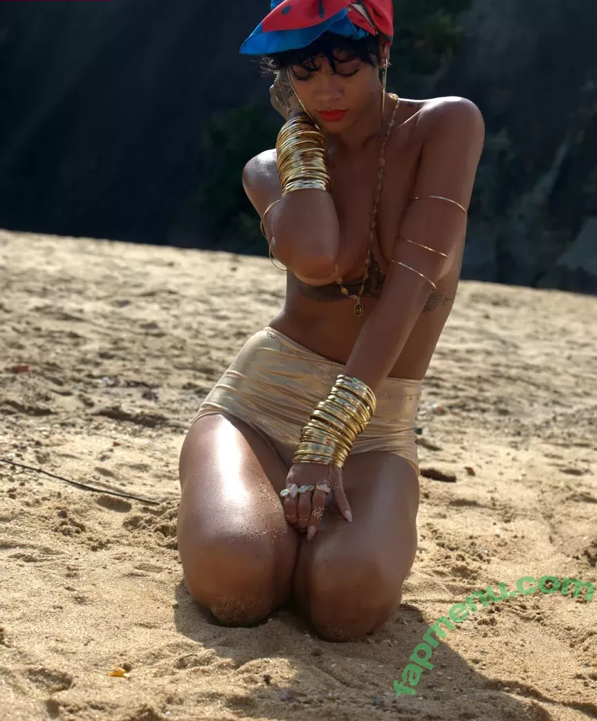 Rihanna nude photo #4034 (badgalriri)