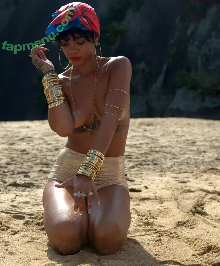 Rihanna nude photo #4035 (badgalriri)