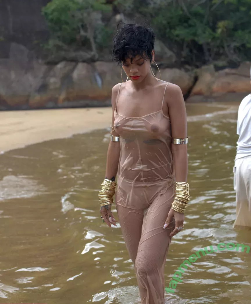 Rihanna nude photo #4047 (badgalriri)