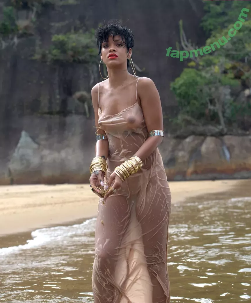 Rihanna nude photo #4048 (badgalriri)