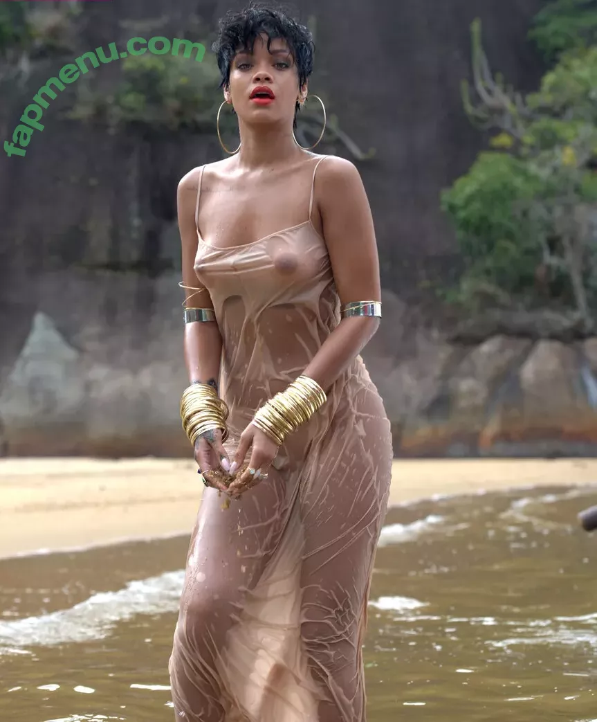 Rihanna nude photo #4050 (badgalriri)