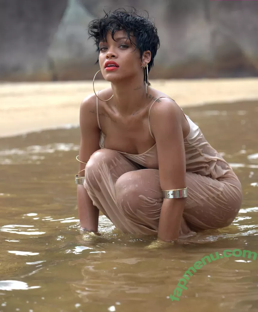 Rihanna nude photo #4052 (badgalriri)