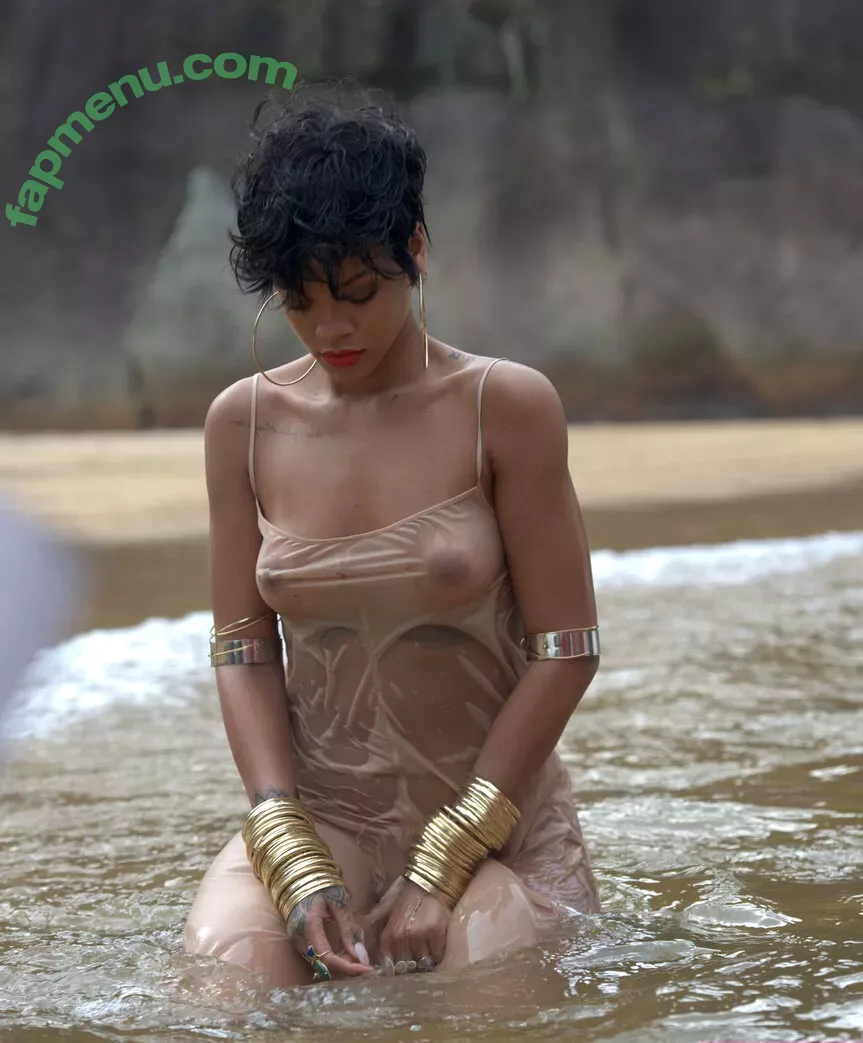 Rihanna nude photo #4054 (badgalriri)