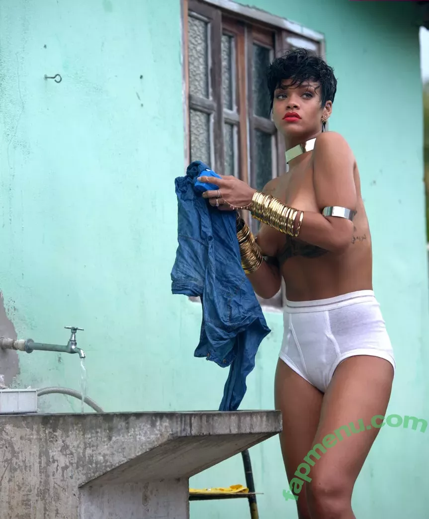 Rihanna nude photo #4069 (badgalriri)