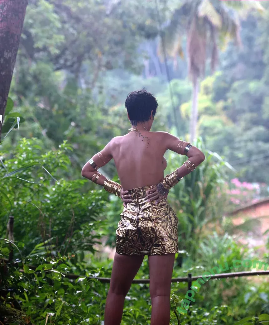 Rihanna nude photo #4072 (badgalriri)