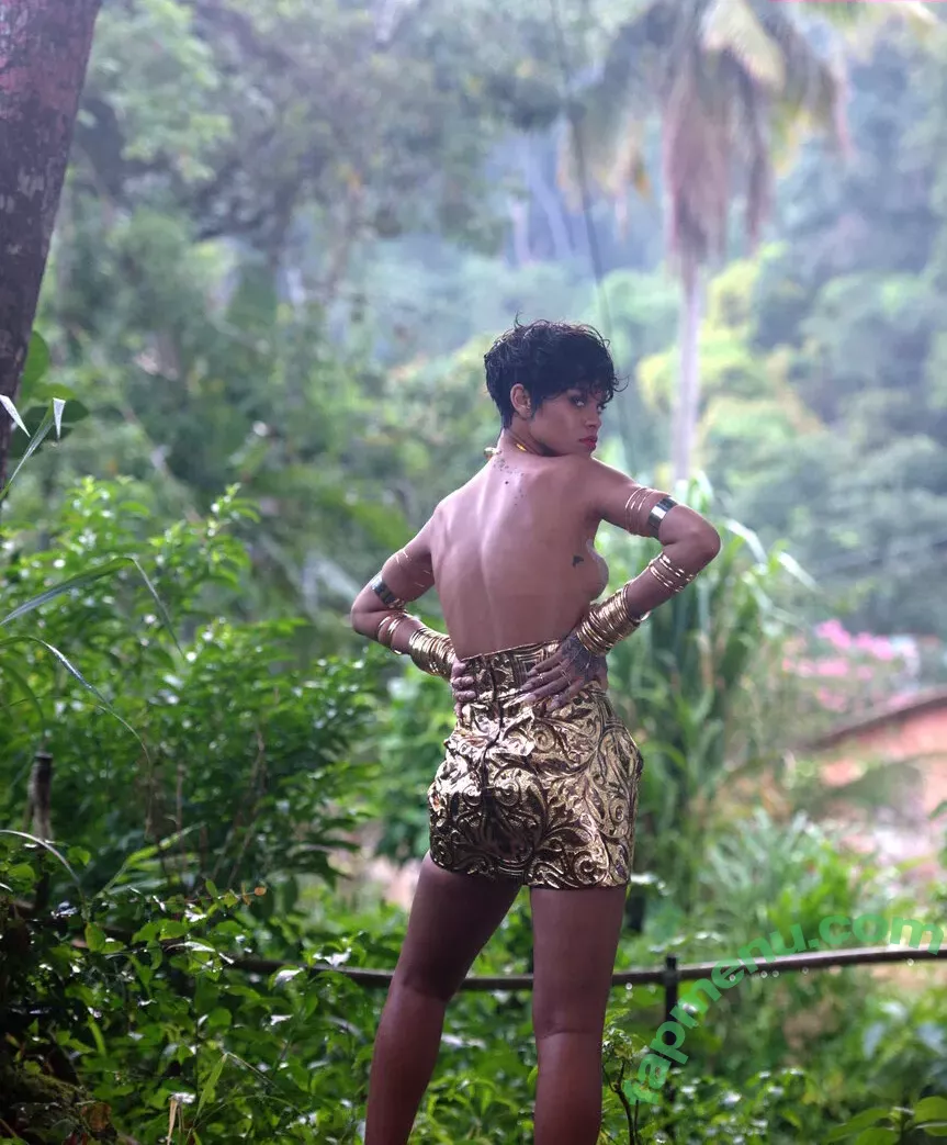 Rihanna nude photo #4073 (badgalriri)