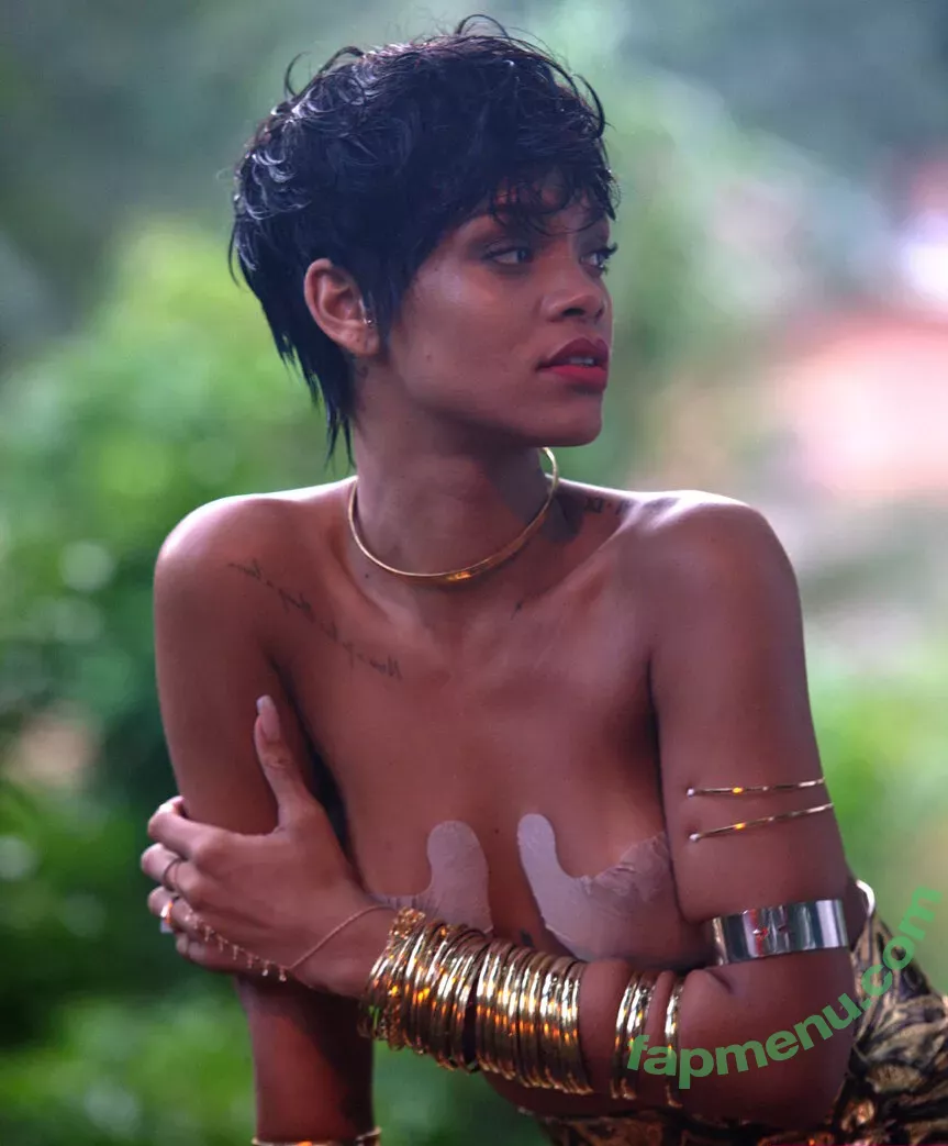 Rihanna nude photo #4075 (badgalriri)