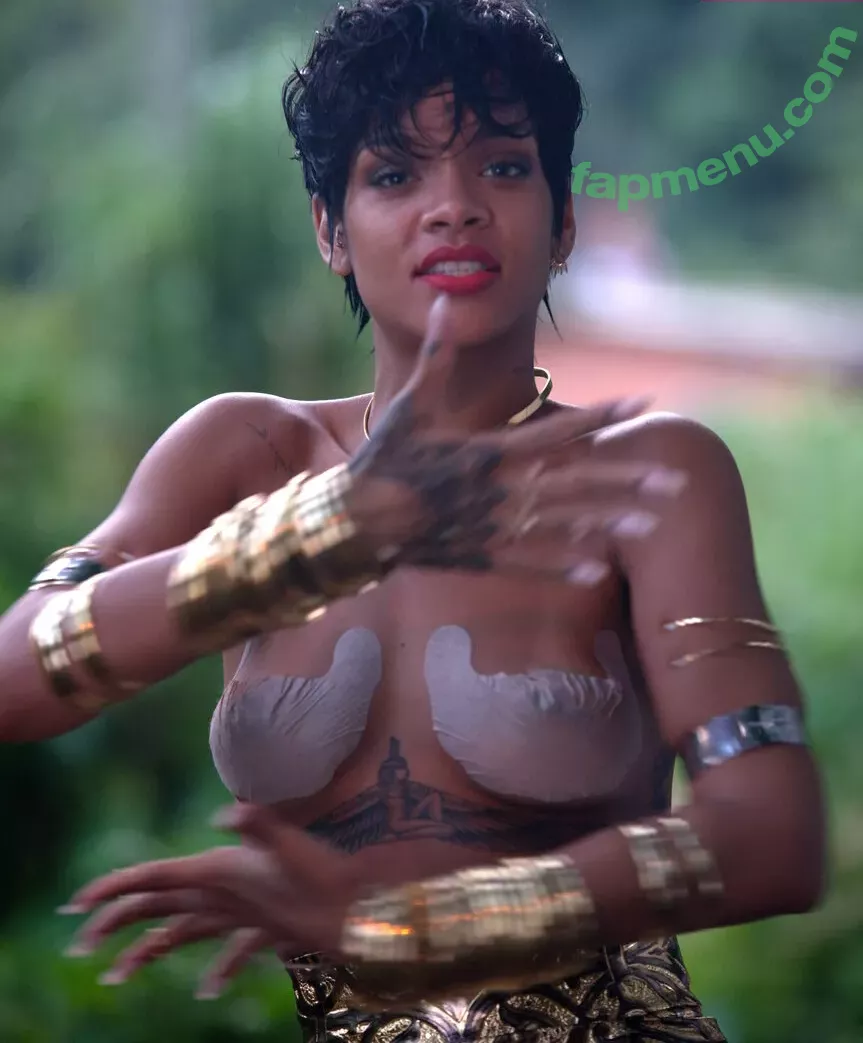 Rihanna nude photo #4077 (badgalriri)