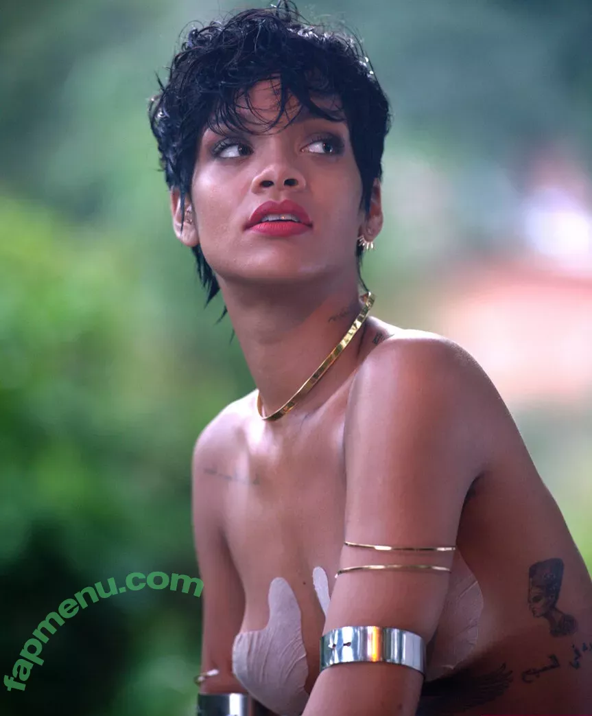 Rihanna nude photo #4078 (badgalriri)