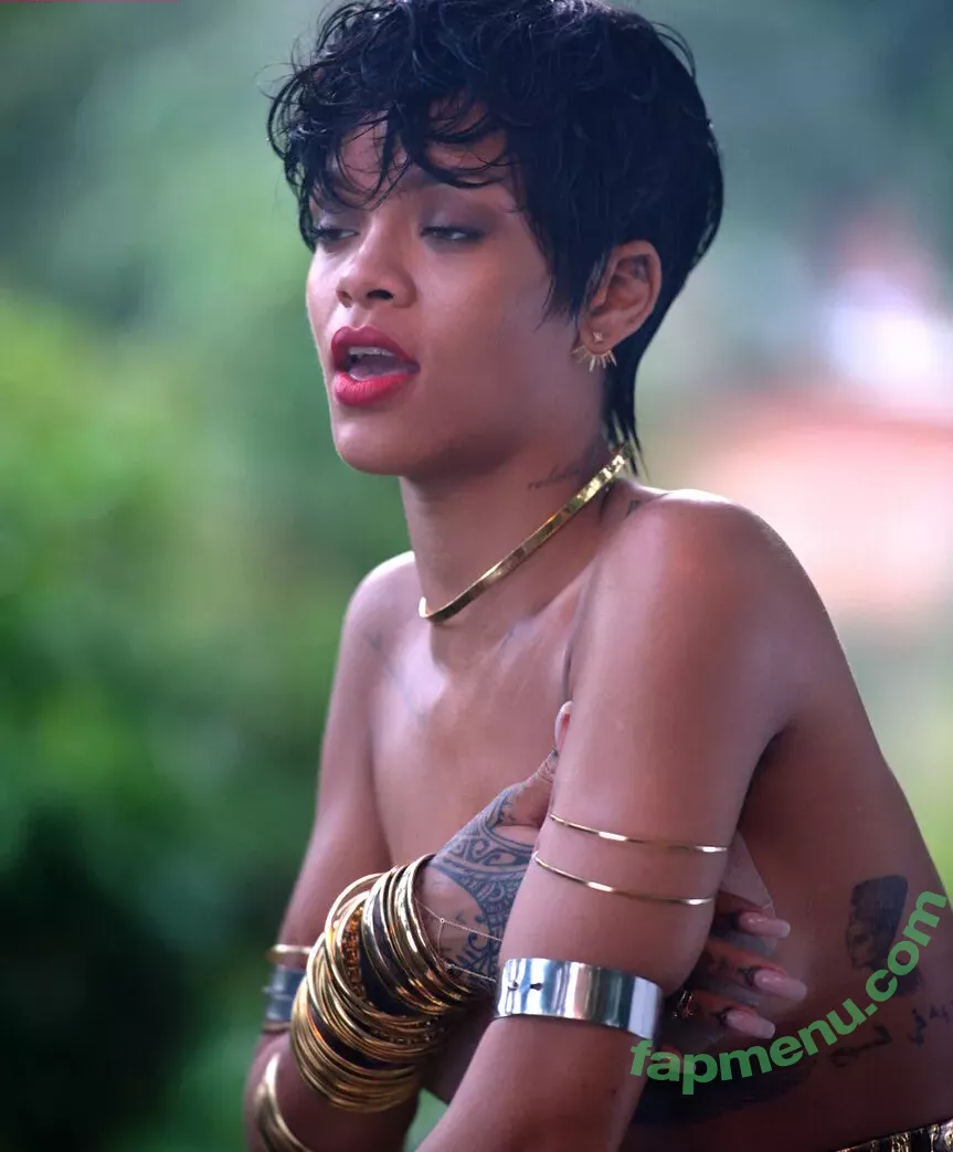 Rihanna nude photo #4079 (badgalriri)