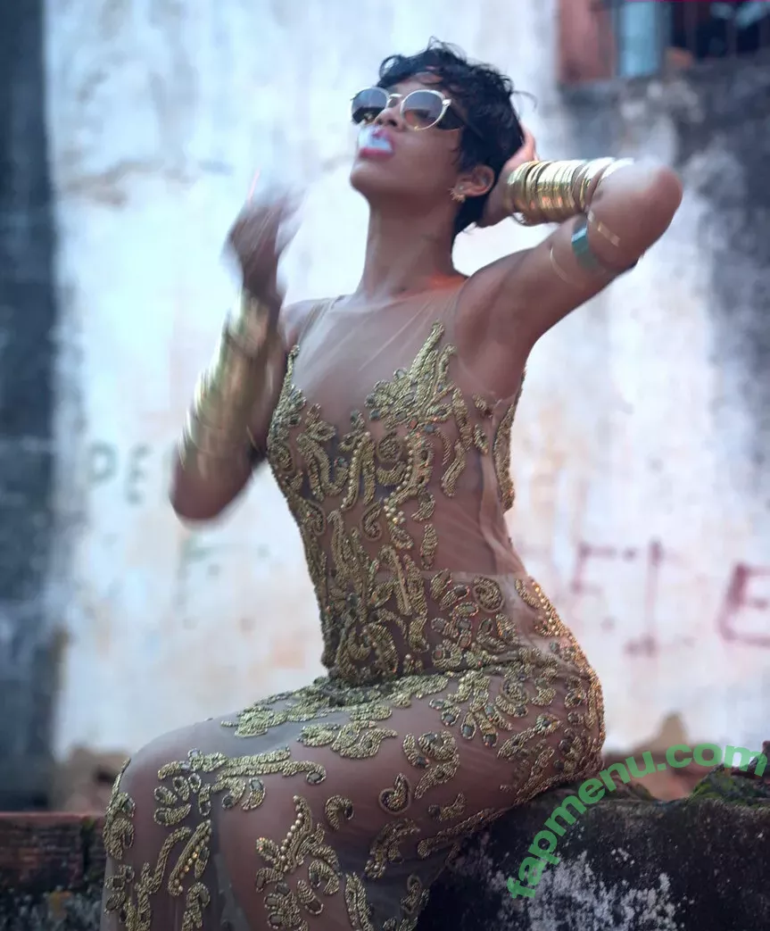 Rihanna nude photo #4082 (badgalriri)