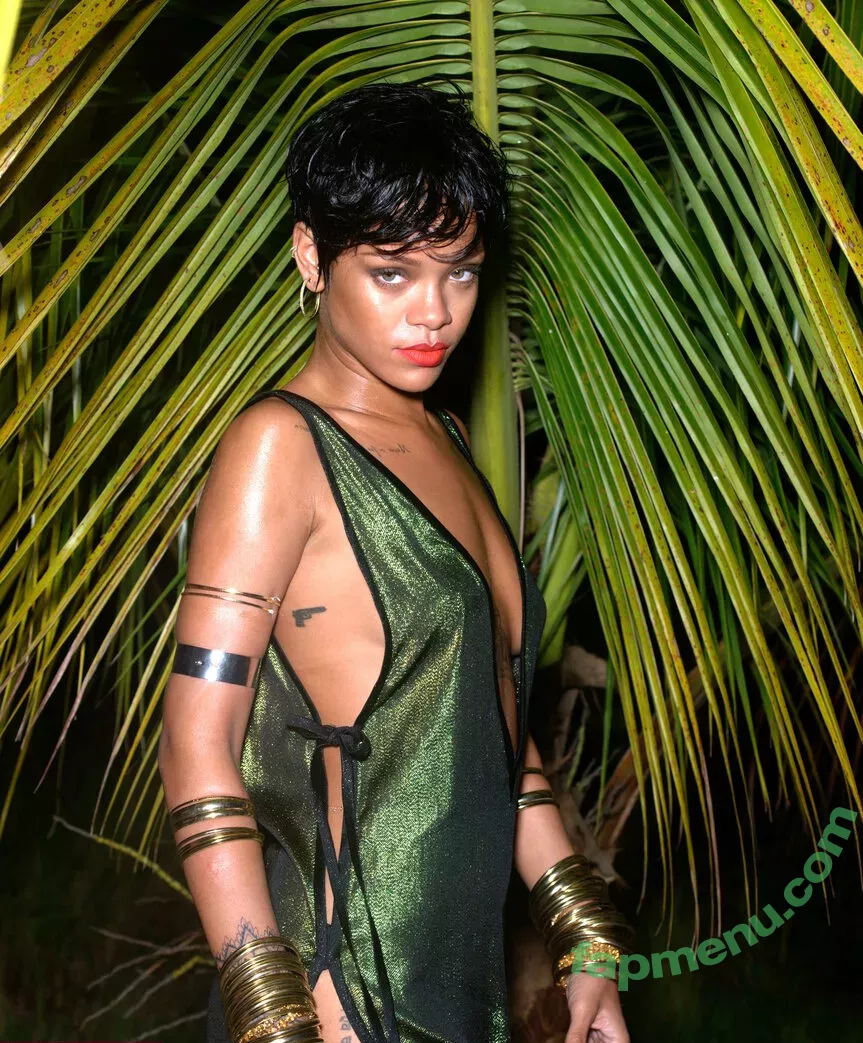 Rihanna nude photo #4084 (badgalriri)