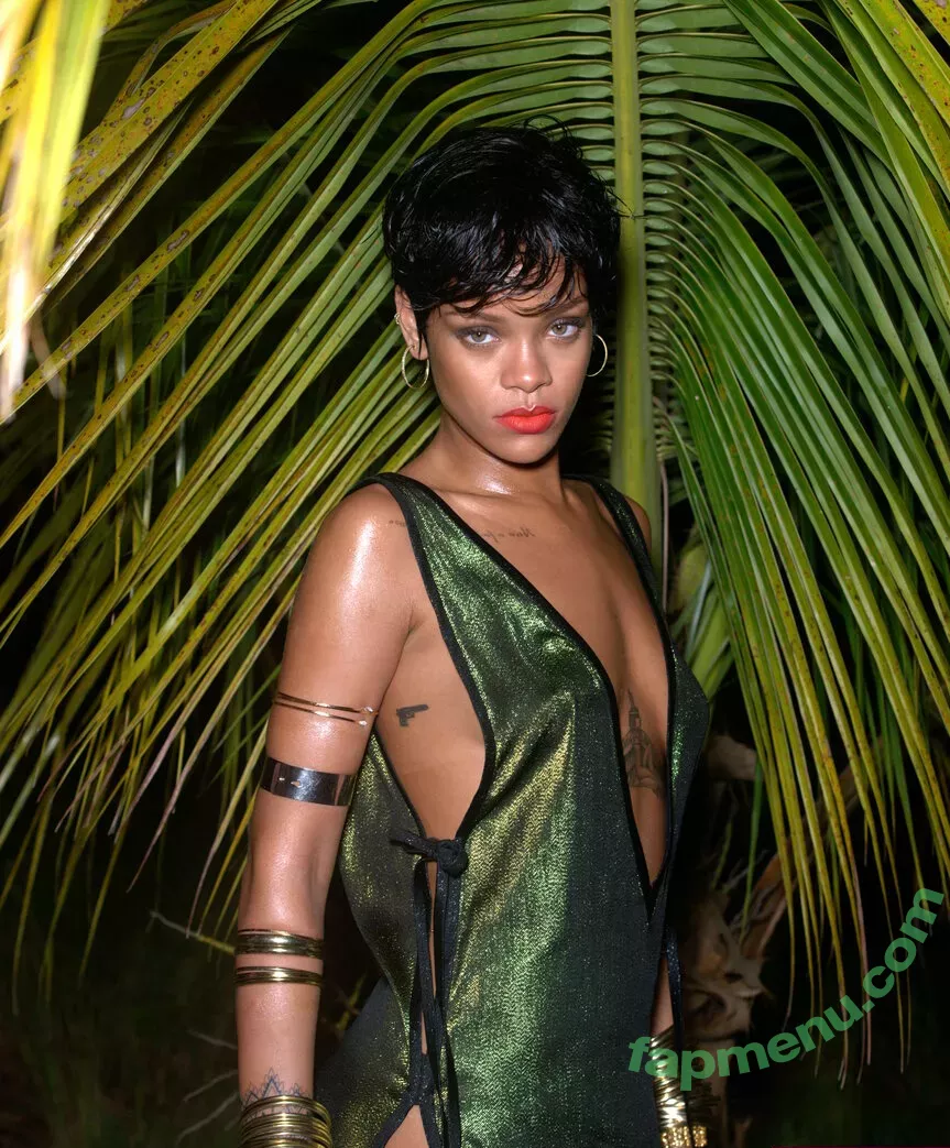 Rihanna nude photo #4085 (badgalriri)