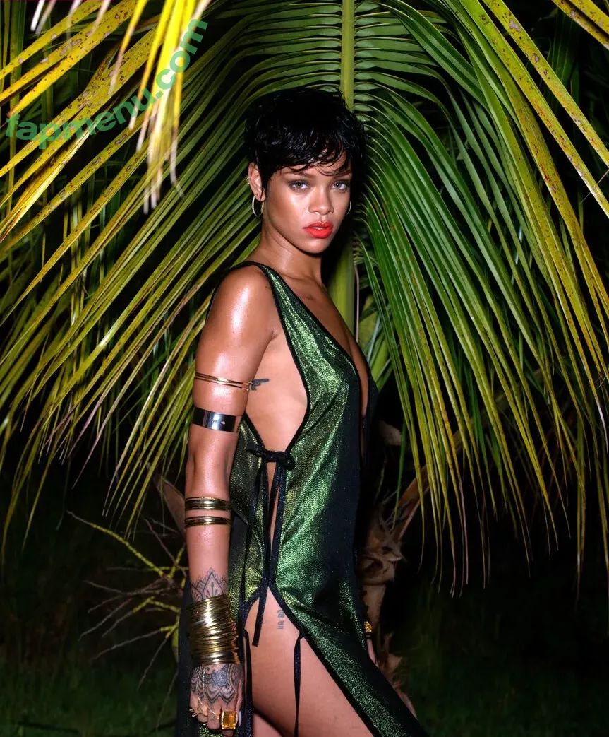 Rihanna nude photo #4086 (badgalriri)