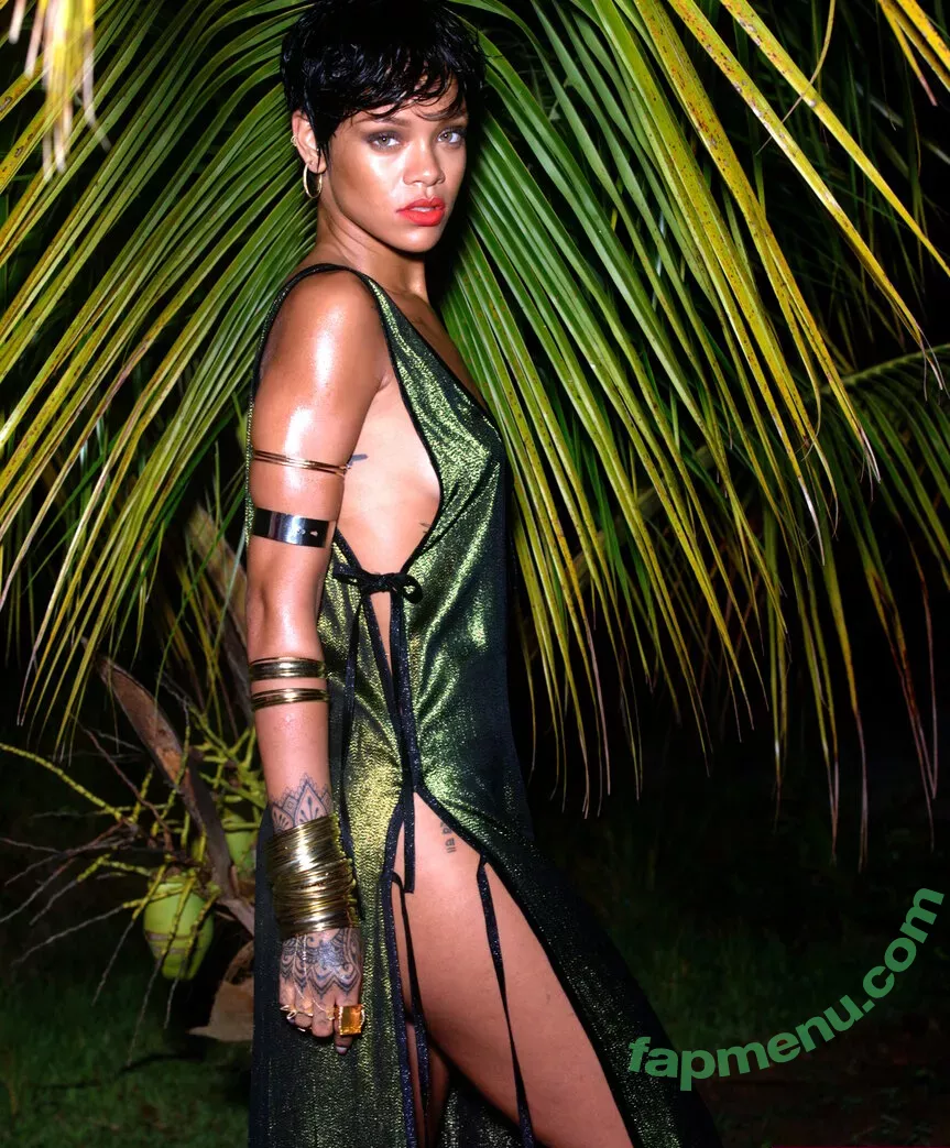 Rihanna nude photo #4087 (badgalriri)