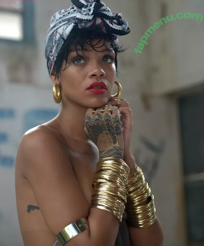 Rihanna nude photo #4092 (badgalriri)