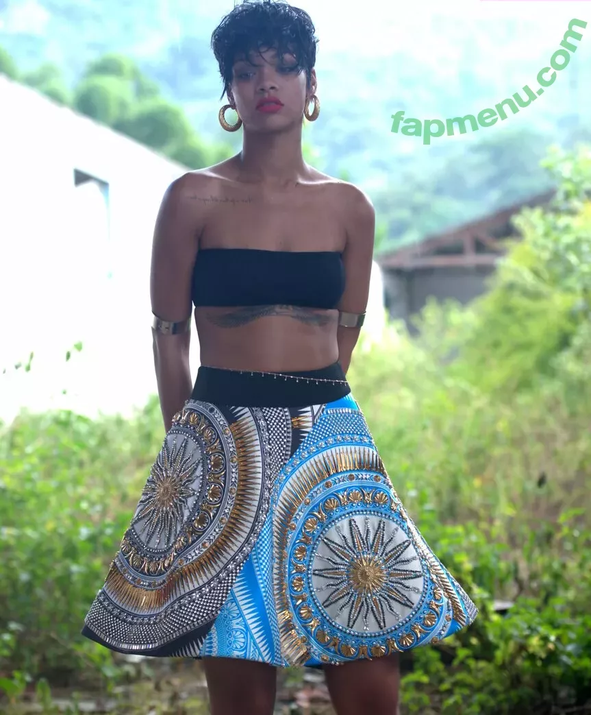 Rihanna nude photo #4097 (badgalriri)