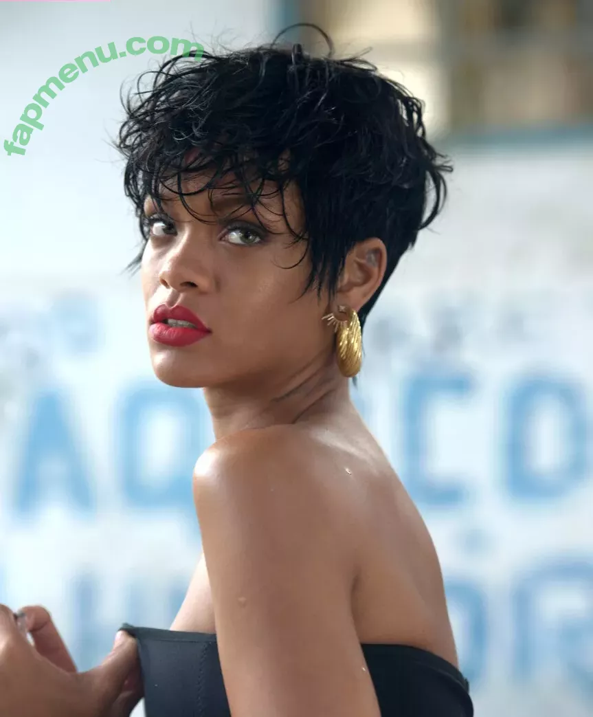 Rihanna nude photo #4098 (badgalriri)