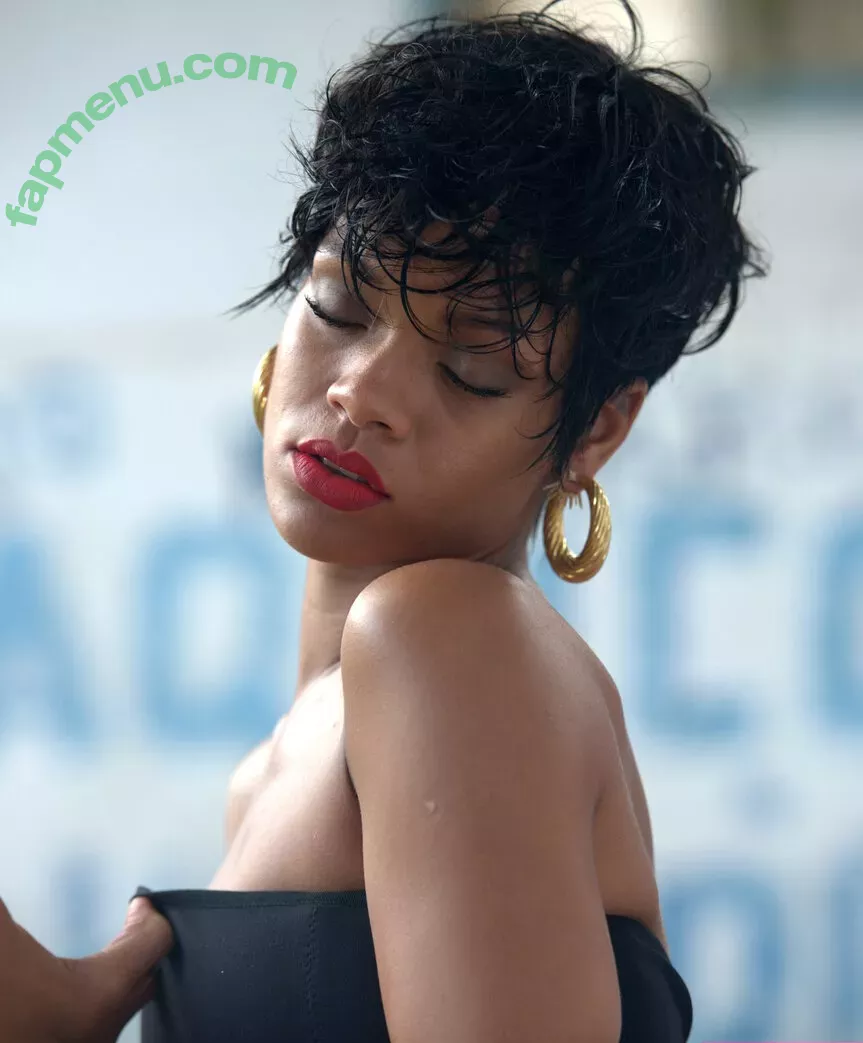 Rihanna nude photo #4099 (badgalriri)