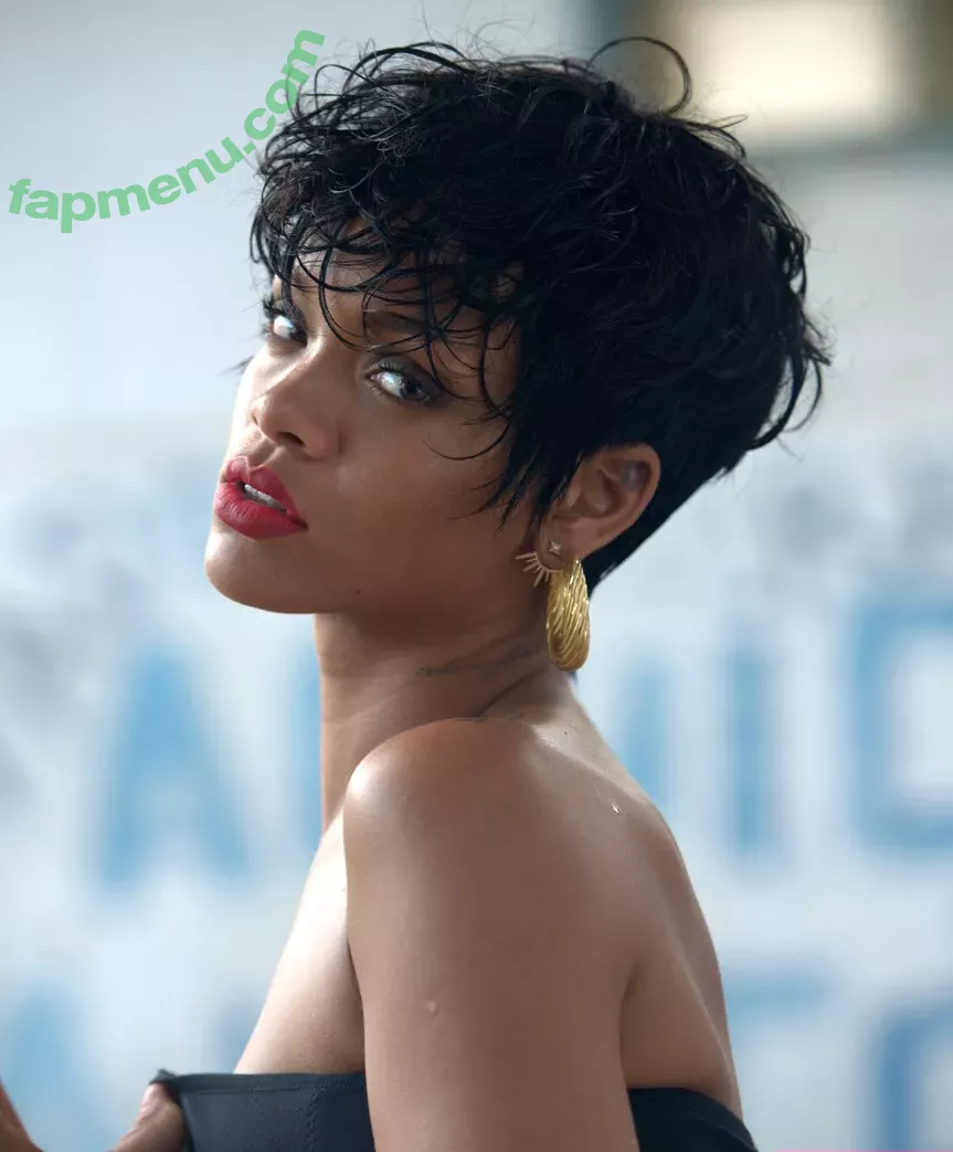 Rihanna nude photo #4100 (badgalriri)